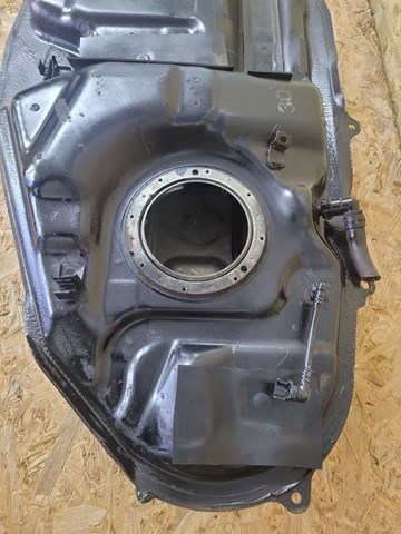 Бензобак Toyota RAV4 III