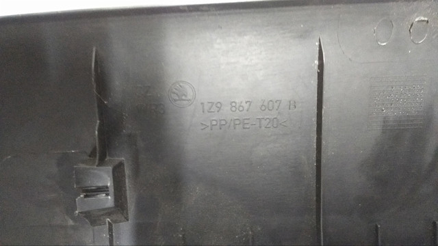 Облицювання багажника п'ятих дверей VAG 1Z9867607B ціна, від 6.29 USD