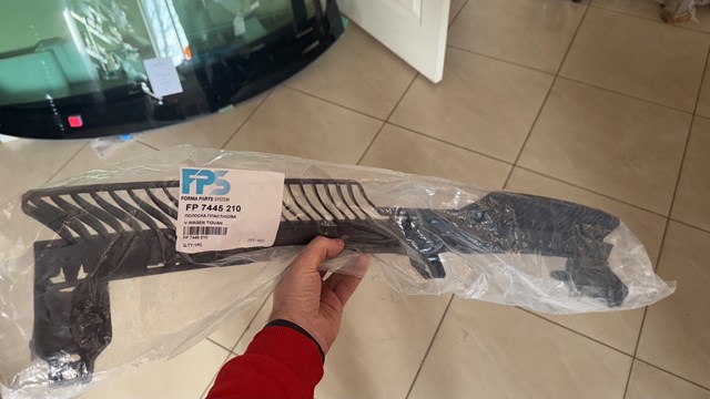 Направляюча переднього бампера FPS FP7445210 ціна, від 26.54 USD