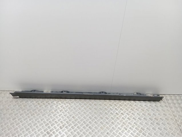 Накладка зовнішня (молдинг) порога, правий Mercedes A2476980800 ціна, від 152.34 USD