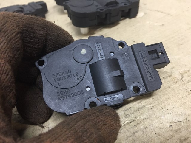 Мотор заслінки рециркуляції повітря Mercedes K9749006
