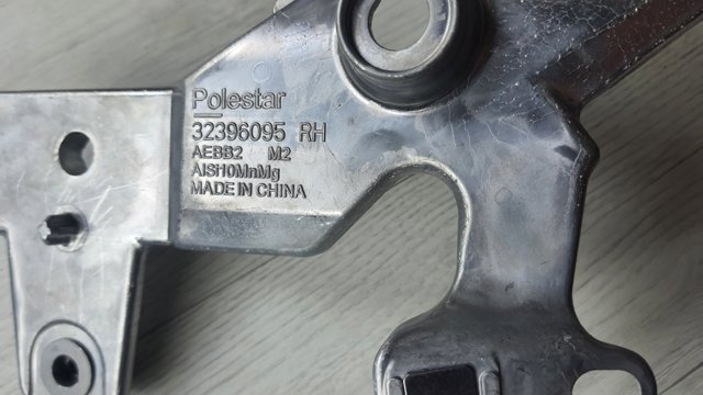 32396095 Volvo Телевізор правий