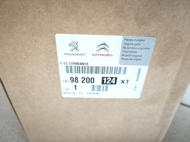98200124XT Peugeot/Citroen Перемикач підрульовий, правий