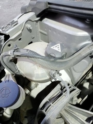 Купити 9824198680 Peugeot/Citroen Водяний бачок системи охолодження