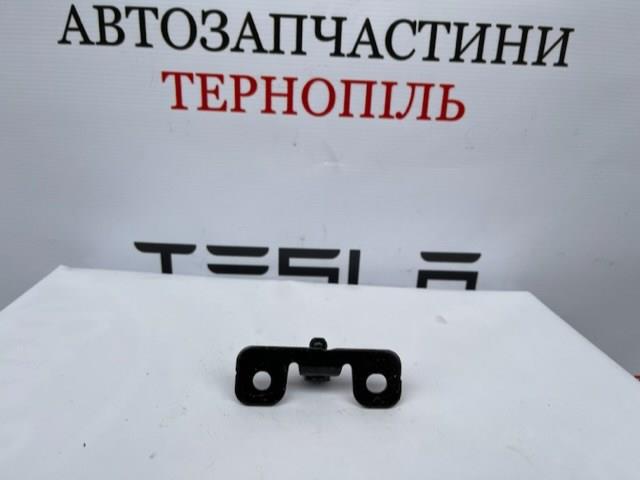 Купити 109187000B Tesla 