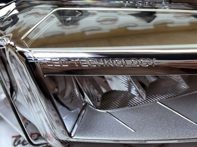 LR136868 Land Rover Фара протитуманна, права