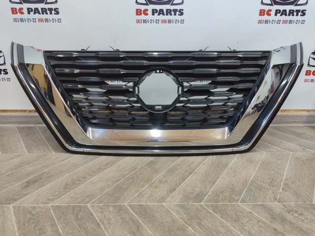 Решітка радіатора 623106RR0A Nissan/Infiniti