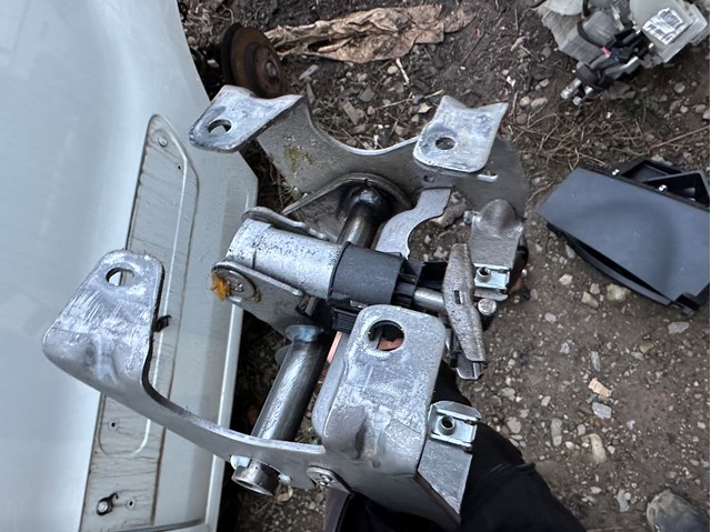 Вимикач контролю положення ручного гальма на Peugeot 406 (8E, F)