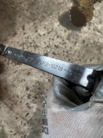 JX6B10718AC Ford Кріплення / підставка акумулятора