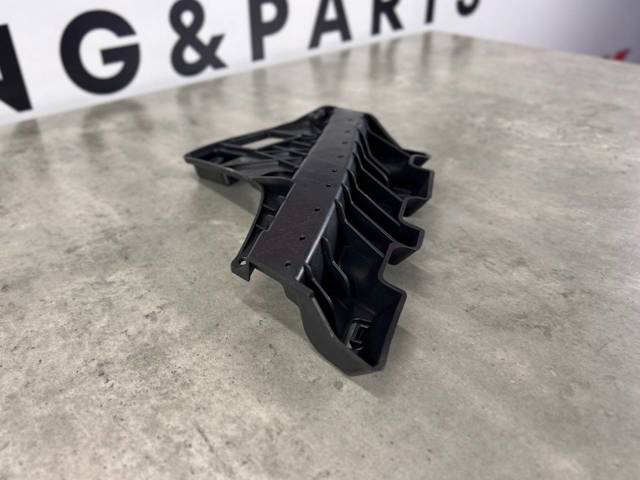 Рамка радіатора права Tesla 151495300B