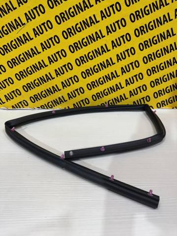 Купити KB7W56750B Mazda Гумка під капот
