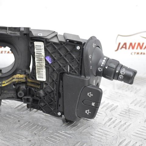 Перемикач підрульовий, правий Renault (RVI) 8200127728