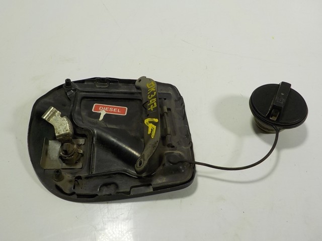 Дверцята бензобака на Nissan Navara NP300 III D40