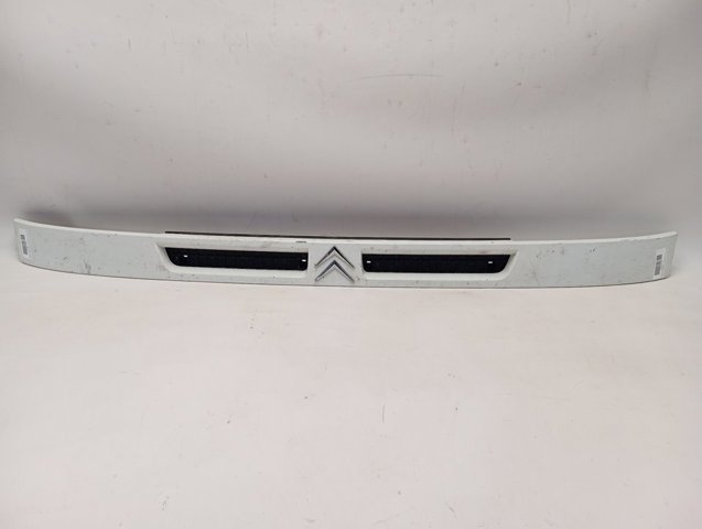 1305094080 Peugeot/Citroen Решітка радіатора
