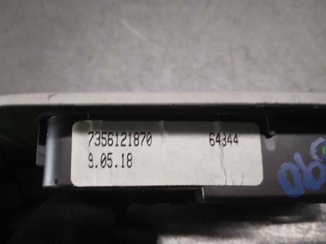 7356121870 Fiat/Alfa/Lancia Плафон освітлення салона/кабіни, задній
