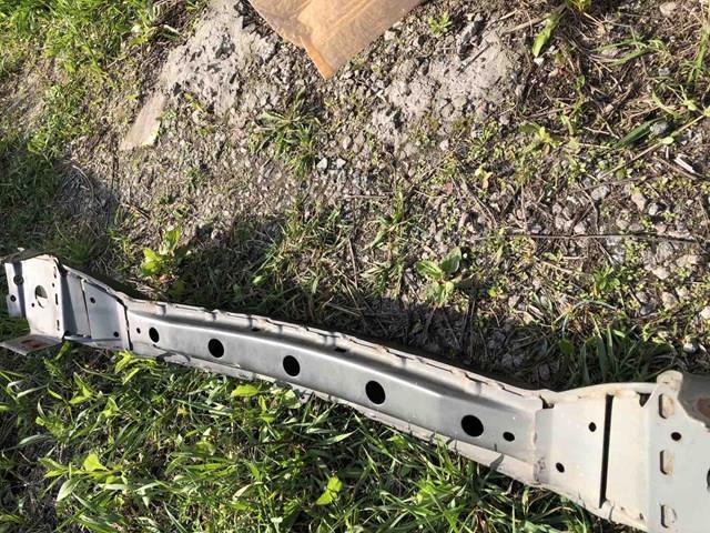 Підсилювач бампера переднього EG2150070B Mazda