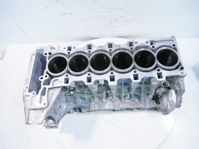  BMW 7585986