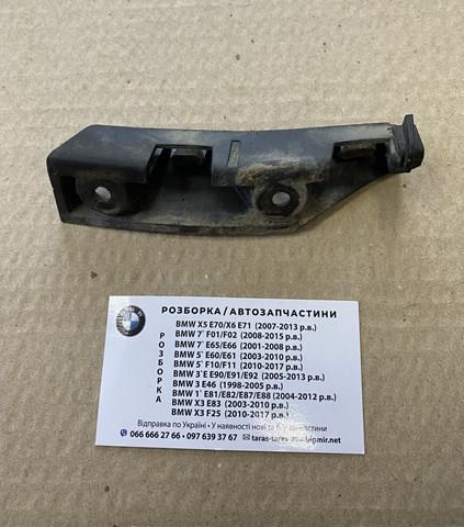 51118252798 BMW Кронштейн бампера переднього, правий