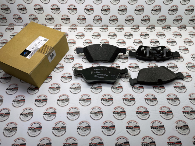 Передні тормозні колодки A000420110590 Mercedes