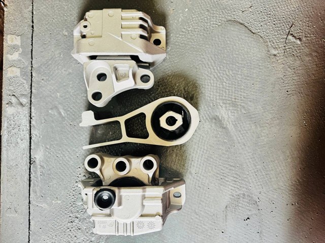 Подушка (опора) двигуна, ліва Tqparts TQ55219