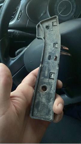 Купити 9680546780 Peugeot/Citroen Кронштейн бампера переднього, правий