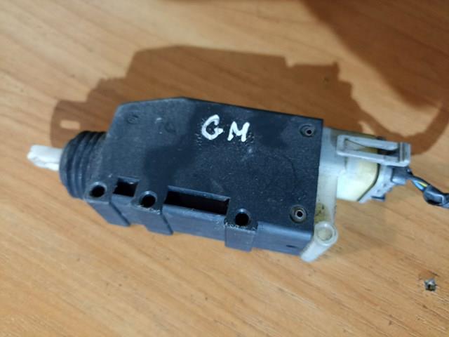 Замок дверки правої передньої 90493702 General Motors