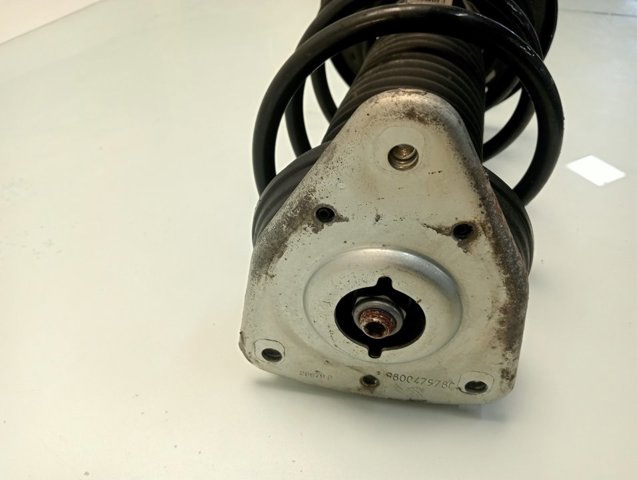 Стойка амортизатора передняя Peugeot/Citroen 9833306180 ціна, від 97.39 USD