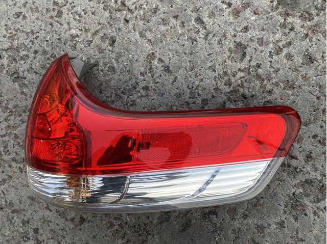 8155008030 Toyota Фара задня права зовнішня