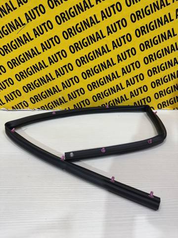 Гумка ущільнювача під капот Mazda KB7W56750B ціна, від 12.54 USD