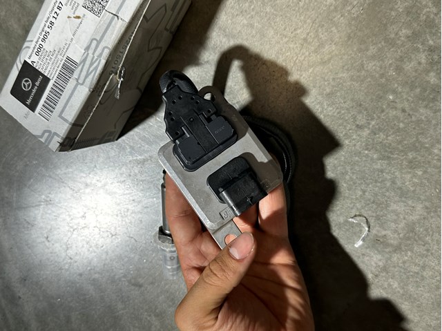  Mercedes A000905581287