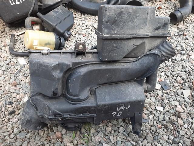 Корпус повітряного фільтра Volvo 30887040