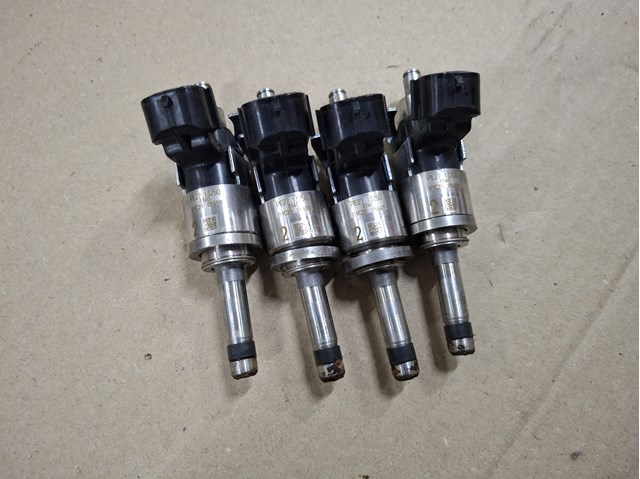 Форсунка інжектора Mazda PE2713250