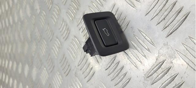 Кнопка приводу замка задньої 3/5 двері (ляди) Mazda TK4866LR0 ціна, від 19.71 USD