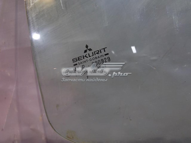 Скло задньої двері правої MR721969 Mitsubishi