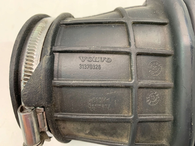 Патрубок повітряний, вихід повітряного фільтра Volvo 31370326
