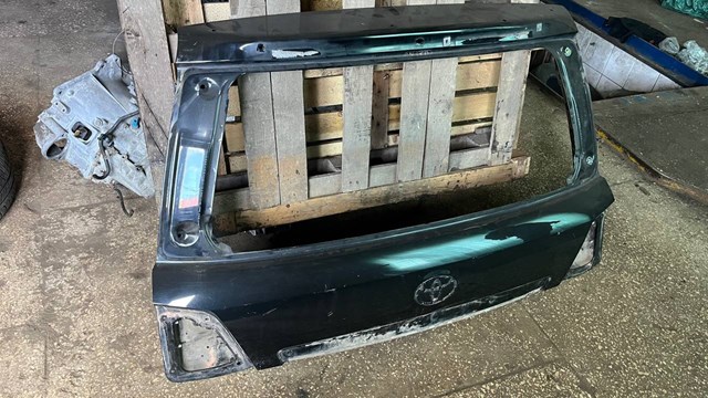 Двері багажника Toyota 6700560G60