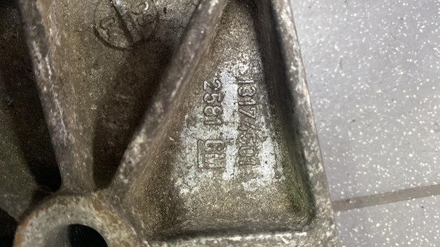Передня опора двигуна General Motors 13174501