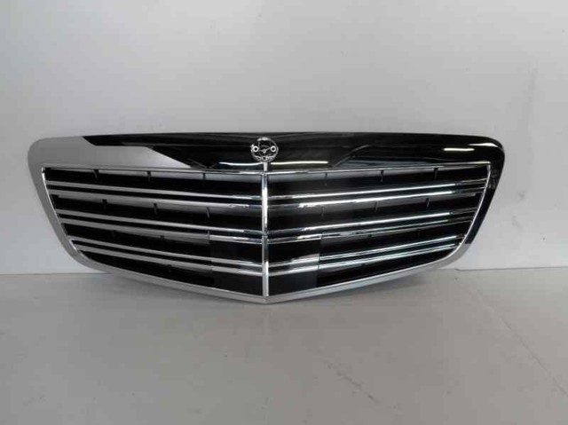 A22188006839040 Mercedes Решітка радіатора