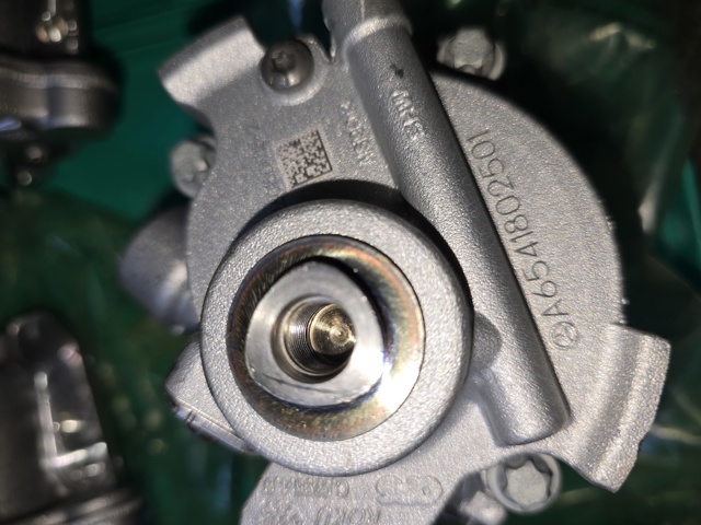 Купити A6541802501 Mercedes Насос маслозакачуючий