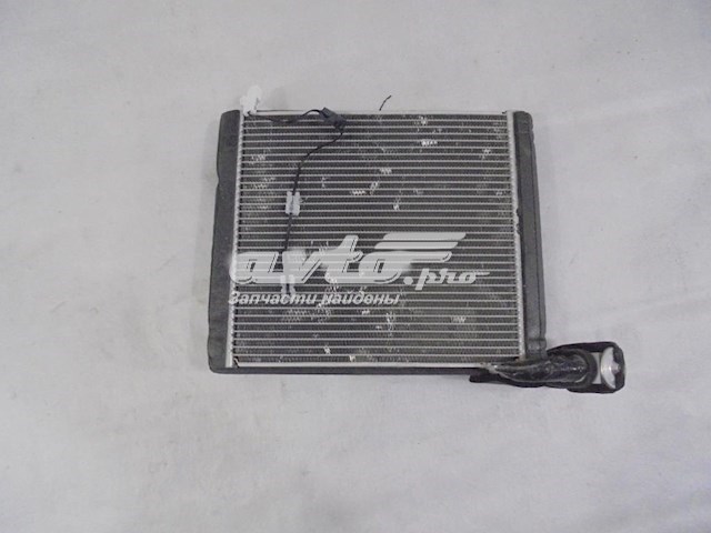 Охолоджувач повітря на Toyota Prius  ZVW30