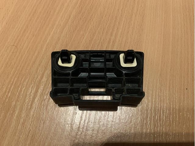 Кронштейн крила заднього KB8A51U30 Mazda