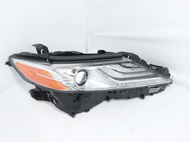 Фара права 8111006D70 Toyota