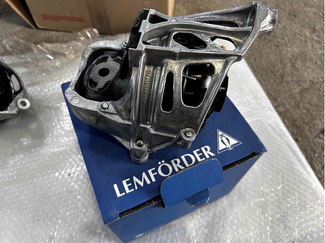Купити 43129 Lemforder Подушка (опора) двигуна, ліва