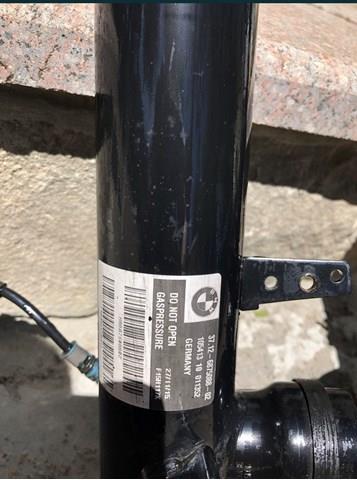 Амортизатор задній, правий 37126875088 BMW