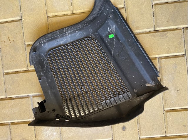 Решітка склоочисників, права Mercedes A1678311300 ціна, від 43.17 USD