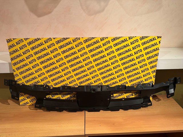 Кронштейн решітки радіатора KBB350718A Mazda
