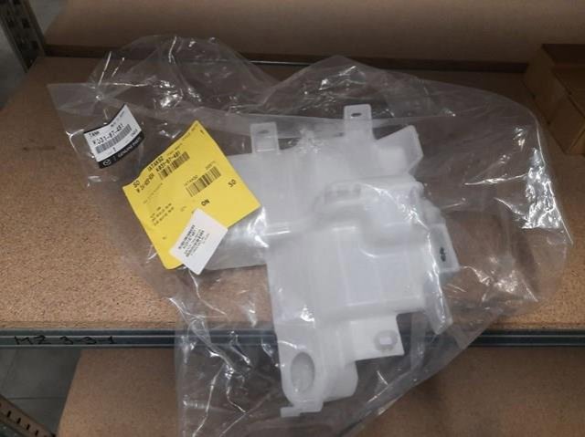 Бачок омивача лобового скла Mazda K03167481 ціна, від 40.96 USD