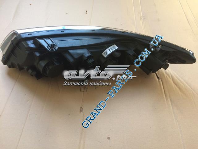 Фара права 921021M021 Hyundai/Kia