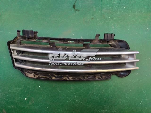 Решітка переднього бампера, права CK5217F908AA Land Rover