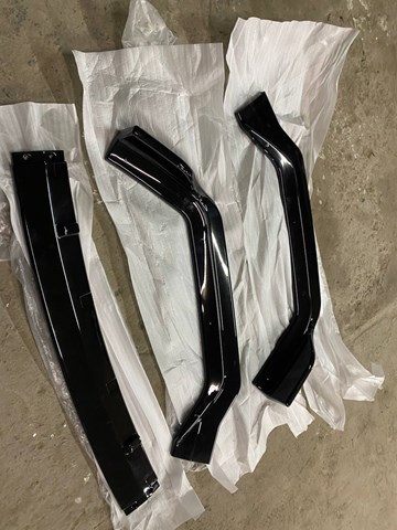 Купити 960105NA0A Nissan/Infiniti Нижня накладка на передній бампер